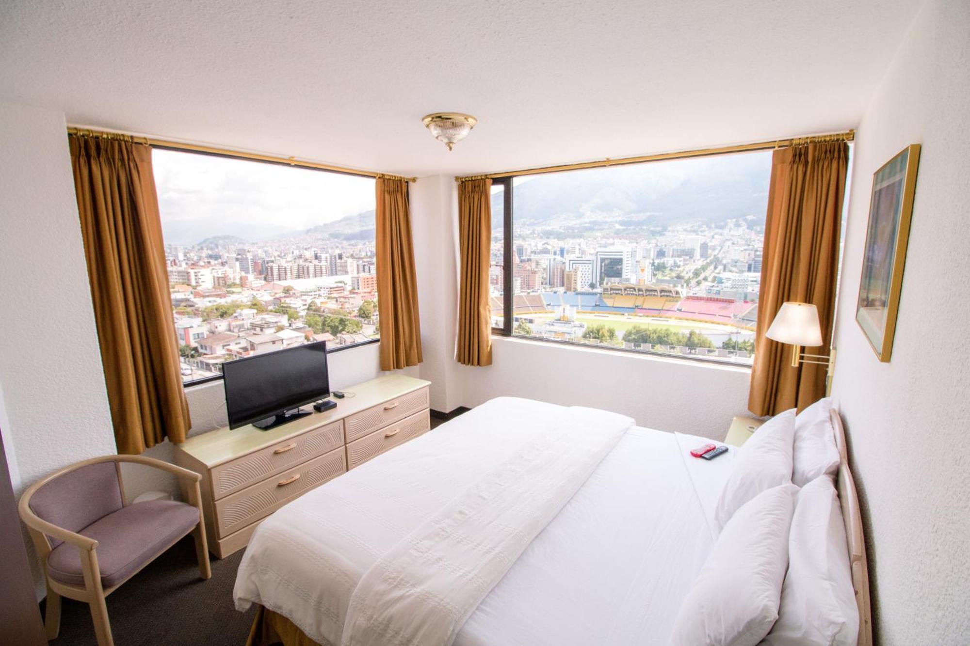 Stanford Suites Hotel Quito Ruang foto